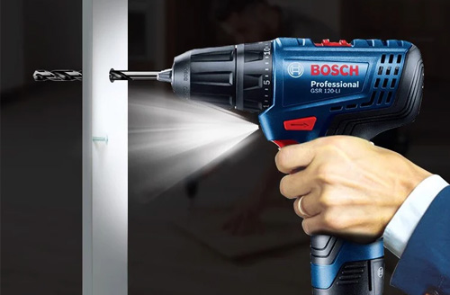 Шуруповерт Bosch + набор инструментов